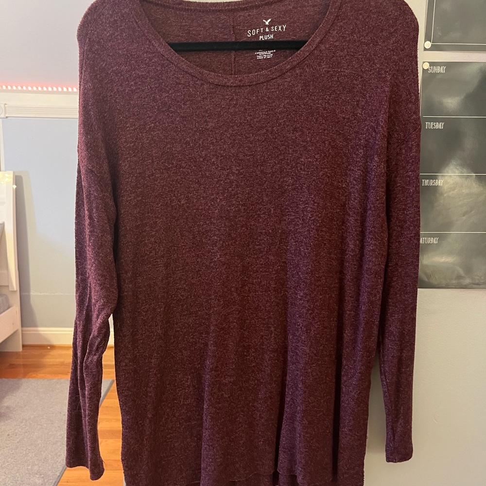 Woman’s American Eagle soft and sexy long sleeve shirt. gently worn. size M.